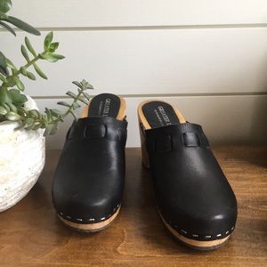 Boutique WOODEN CLOGS